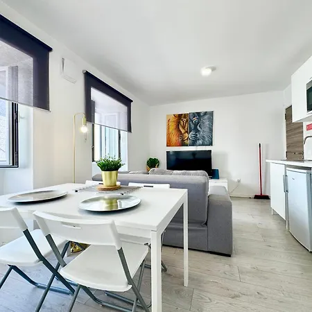 BrightHouse - Modern Apartments in Sítio Nazaré
